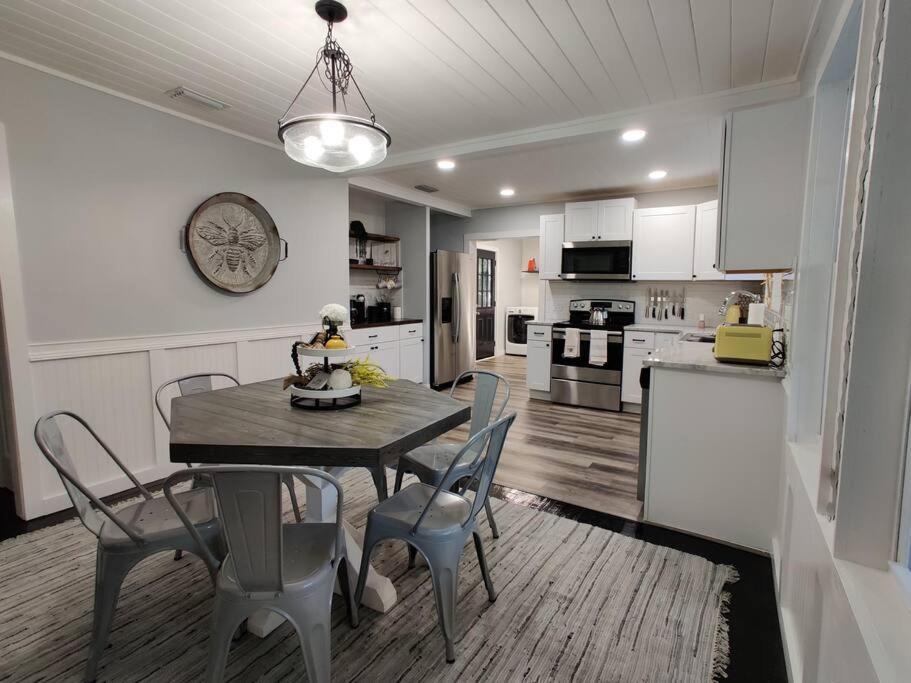 Honeycomb Gem, Beautifully Designed & Near Downtown Τόμασβιλ Εξωτερικό φωτογραφία